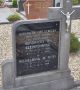 Grafsteen H Th Kleinpenning en W M Roes Begraafplaats Oud Zevenaar